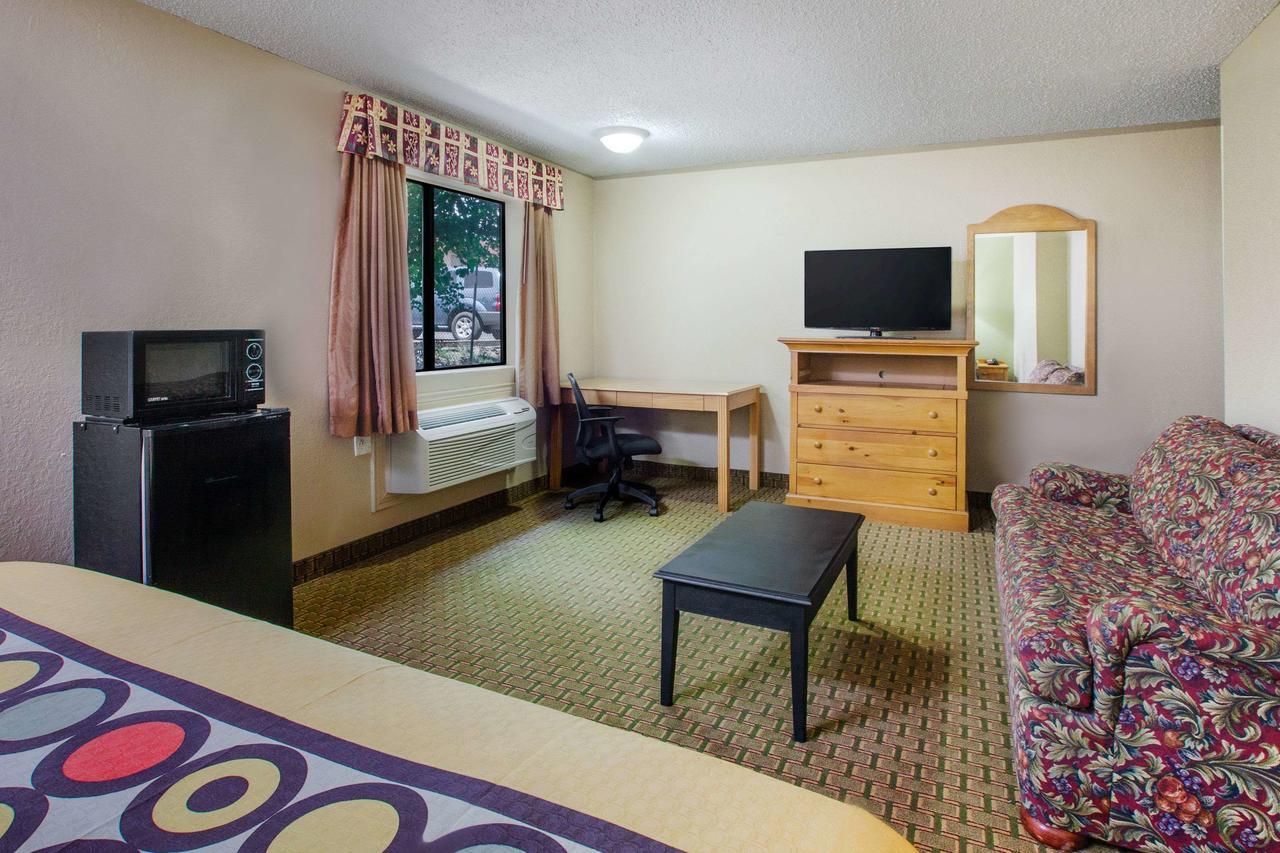 Super 8 By Wyndham Sherman Exterior photo
